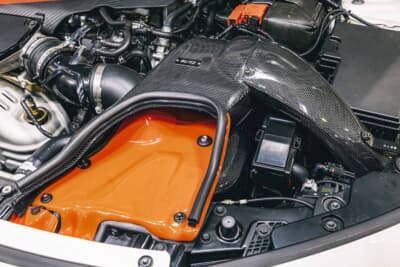 吸気系はAPEXi GT フロントパイプ、BLITZカーボンインテークシステムをセット