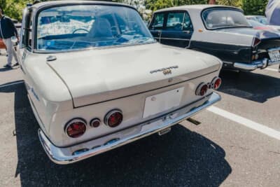 スズキ フロンテ：左右に3灯ずつ計6灯並ぶ丸型テールライトはフロンテ800の識別ポイントのひとつ