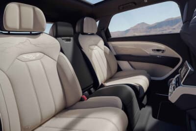 ベントレー・ベンテイガ アルテナーラ エディション：アクセントカラーを取り入れたトライカラーインテリアを採用