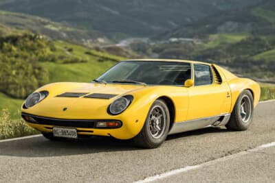 ランボルギーニ ミウラ SV：特徴的な低いフロントノーズ。1970年代のスーパーカーを象徴するデザインが今見ても新鮮だ