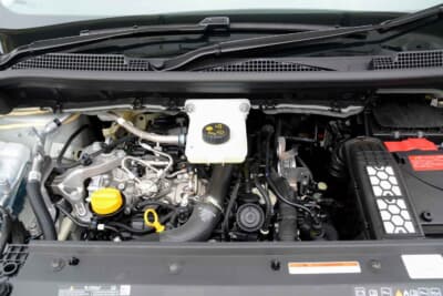 ルノー グランカングー クレール：1.3リッター直列4気筒ガソリン直噴ターボエンジン。131ps、240Nmを発揮し、重量級のボディを快活に走らせる