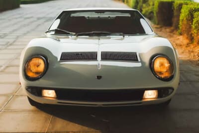 215万ドル（邦貨換算約3億3755万円）で落札されたランボルギーニ「ミウラP400」（C）Courtesy of Broad Arrow