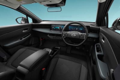 日産 新型リーフ：インパネ全景。運転という行為を操作から対話へと昇華させる、ドライバーとクルマの自然な一体感がある