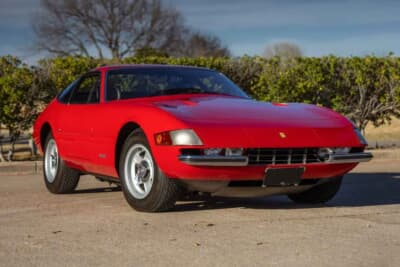 58万8000ドル(邦貨換算約9290万円)で落札されたフェラーリ「365 GTB/4 デイトナ」(C)Courtesy of Broad Arrow