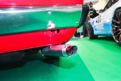 三菱 ギャランΣ：マフラーはワンオフ製作で、サイレンサーにはバイク用を流用。乗り物好きらしい遊び心が随所に光る。