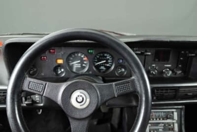 45万〜50万ユーロ（邦貨換算約8190万円〜約9100万円）で現在も販売中のBMW「M1」（C）Bonhams