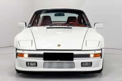 17万5000〜20万ユーロ（約3220万〜3680万円）で現在も販売中のポルシェ「911ターボ フラットノーズ」（C）Bonhams