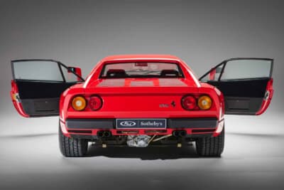 585万5000ユーロ(邦貨換算約10億7700万円)で落札されたフェラーリ「288 GTO」(C)Courtesy of RM Sotheby's