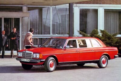 通常モデルからホイールベースを63cmも延長し、さらなる居住性を追求したロングリムジン