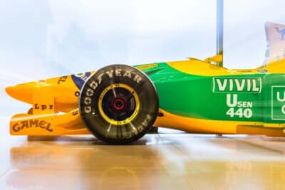 オークション終了後に508万2000ユーロ（邦貨換算9億2500万円）で販売されたベネトン「192B」