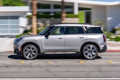 MINIカントリーマン：5ドア、5シート、広々としたキャビンは後部座席にも十分なスペースを確保