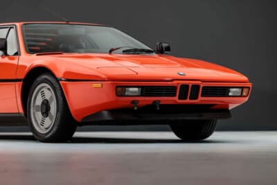 45万〜50万ユーロ（邦貨換算約8190万円〜約9100万円）で現在も販売中のBMW「M1」（C）Bonhams