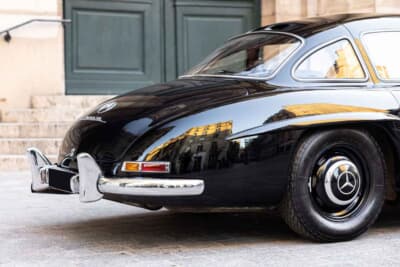 129万9500ユーロ(邦貨換算約約2億3780万円)で落札されたメルセデス ベンツ「300 SL」(C)Bonhams