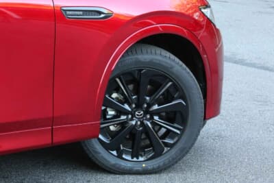マツダ CX-60：大径アルミホイールを装着。バネ下重量の軽減が今後の乗り心地改善の鍵か
