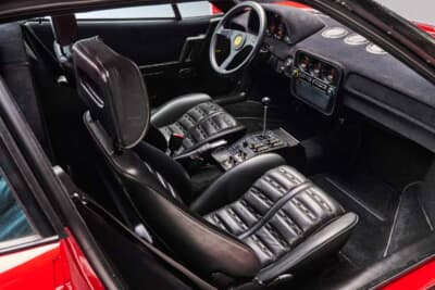 585万5000ユーロ(邦貨換算約10億7700万円)で落札されたフェラーリ「288 GTO」(C)Courtesy of RM Sotheby's