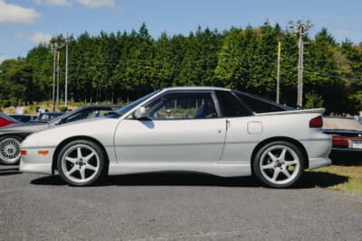 外装はスピードガレージG5のフロント、サイド、リアバンパースポイラーを装着させている