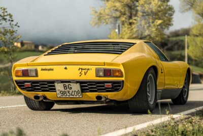 ランボルギーニ ミウラ SV：平行四辺形型ロワアームを採用し、コーナリングマシンへと進化した