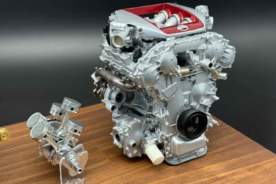 VR38DETTも4種類を設定。写真の赤とシルバーのトップカバーは2011年モデル以降の標準仕様用だ。残念ながら2013年モデル以降に採用された匠プレートは付かない