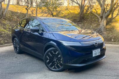 日産 新型リーフ：大容量バッテリーを積みながらも、不思議なほど軽やかな操縦性を誇るのが特徴だ