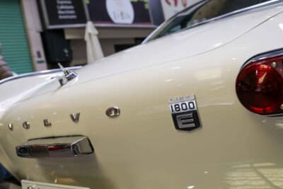 ボルボ P1800E：リアには「1800E」のエンブレムが光る。この“E”シリーズから吸気系がインジェクション化されたのだ