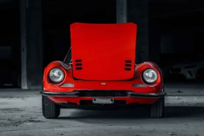 オークション終了に売却された「ディーノ 246GT」（C）Courtesy of Broad Arrow