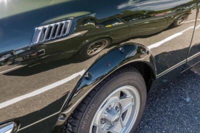 トヨタ TE27 スプリンタートレノ：ヘッドライト＆グリル、テールランプ周辺はもちろん、ボンネットやフロントフェンダーもカローラレビンとは別形状となっている。