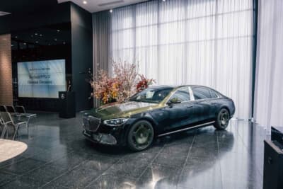 ラウンジは単に「クルマを見る場所」ではなく、ゆったりと過ごす滞在体験を提供する