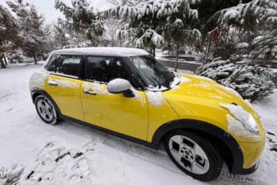 シンクロウェザー」は発進時も空転することなくスッと押し出してくれる。雪道であることを忘れてしまうほど