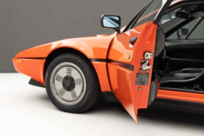 45万〜50万ユーロ（邦貨換算約8190万円〜約9100万円）で現在も販売中のBMW「M1」（C）Bonhams