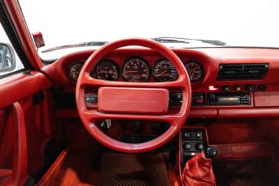 17万5000〜20万ユーロ（約3220万〜3680万円）で現在も販売中のポルシェ「911ターボ フラットノーズ」（C）Bonhams