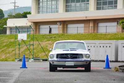 こちらも「赤間総合運動公園」でのP.C.競技で奮闘する、1967年式フォード マスタング ファストバックのコンビ。アメリカ車らしい豪快な走りを見せている
