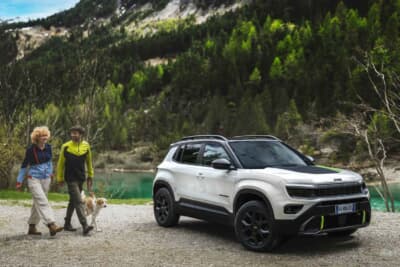 ジープ・アベンジャー 4xe：アウトドアフィールドでの冒険に新たな彩りを加えるコンパクトハイブリッド