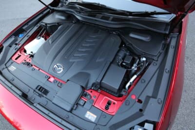 マツダ CX-60：3.3Lの直6ディーゼルエンジン。ディーゼルとは思えない静粛性が魅力だ