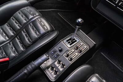 585万5000ユーロ(邦貨換算約10億7700万円)で落札されたフェラーリ「288 GTO」(C)Courtesy of RM Sotheby's