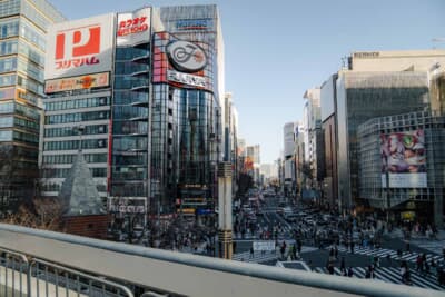 高架の上から眺める銀座の町並みも非常に新鮮だった