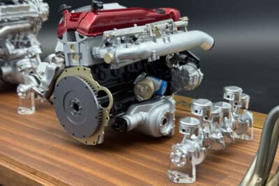 RB26DETTは、2021年から上級仕様として設定されたHG(ハイグレード)仕様。標準仕様に対して17ものパーツを変更し、質感を飛躍的に高めている