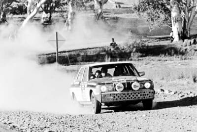 ロンドン〜シドニー・マラソンラリーを制したA・コーワン／A・フォークス組の「280E」