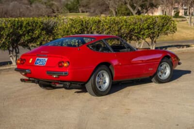 58万8000ドル(邦貨換算約9290万円)で落札されたフェラーリ「365 GTB/4 デイトナ」(C)Courtesy of Broad Arrow