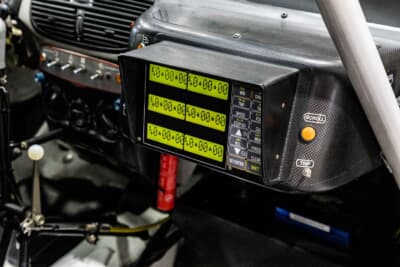 フィアット プント Gr.A KITCAR Team Grifone：助手席コ・ドライバー用ラリーコンピューター。ドライバー側にはトラクションコントロール切り替えスイッチも備わる