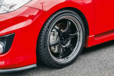 マツダスピードアクセラ：ホイールはアドバンレーシングRG-D2