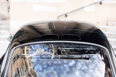 129万9500ユーロ(邦貨換算約約2億3780万円)で落札されたメルセデス ベンツ「300 SL」(C)Bonhams