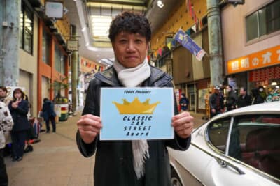 ボルボ P1800E：念願だったクラシックカーイベントへの初参加にして、DJ TOGGYさん選出によるアワードを見事獲得した