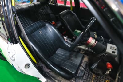 三菱 ギャランΣ：通勤の足としても活躍するギャランΣだが、走りが大好きな長野代表にとって遅いクルマは論外だ。「通勤快速仕様」として本格的なチューニングを施している