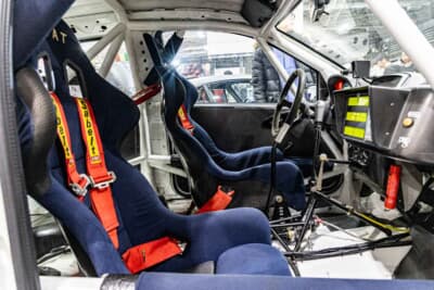 フィアット プント Gr.A KITCAR Team Grifone：シーケンシャルレバーのほかに、小さいレバーはリバース、縦長のノブはスピンターン用レバーとなる