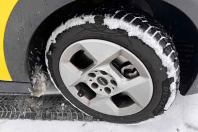 愛車MINIに装着した195/55R16サイズ。水や温度でゴムの性質がスイッチする革新的な技術を採用している