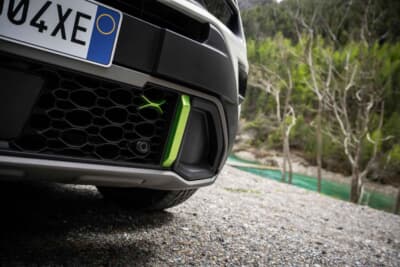 ジープ・アベンジャー 4xe：Avenger 4xe Hybrid Launch Editionの特別装備となるフロントフェイシアグリーンアクセント