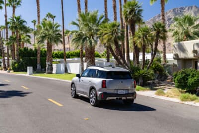 MINIカントリーマン：4WDモデルのS ALL4の他に9色のボディカラーと2色のコントラスト・ルーフの選択を可能としたC SELECTもラインアップ