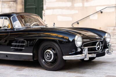 129万9500ユーロ(邦貨換算約約2億3780万円)で落札されたメルセデス ベンツ「300 SL」(C)Bonhams