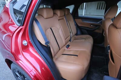 マツダ CX-60：上質な仕立てのリアシート。今後のマイナーチェンジでの乗り心地改善に期待