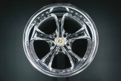 WORK VS-KF＃ クロームエディション：大阪オートメッセ会場でお披露目となったVS-KF♯のクロームカラー。18＆19インチ限定で発売本数は600本のみ。まさに激レアエディションだ